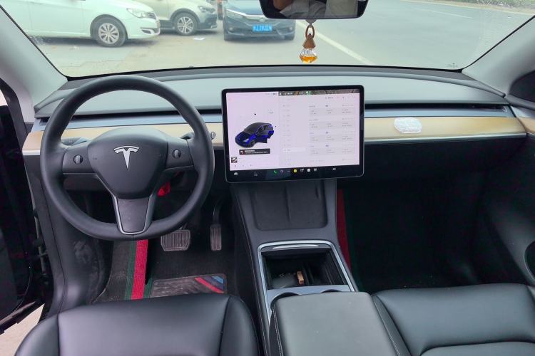 Used Tesla Model Y 2021 Standard Range Rear-Wheel Drive Version Center Console