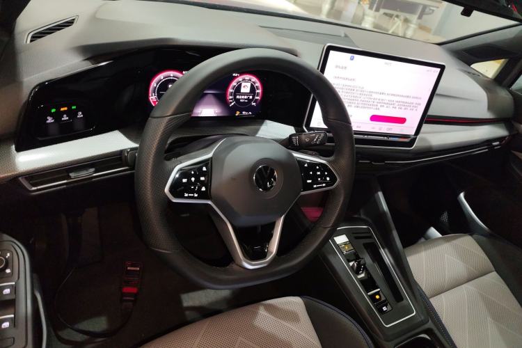 Used Volkswagen Golf 2025 Facelift 300TSI R-Line Center Console