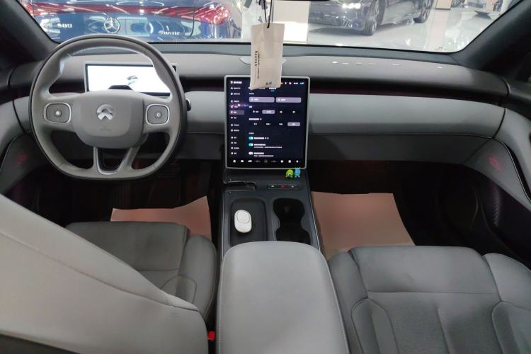 Used Nio ET5T 2023 75 kWh Touring Center Console