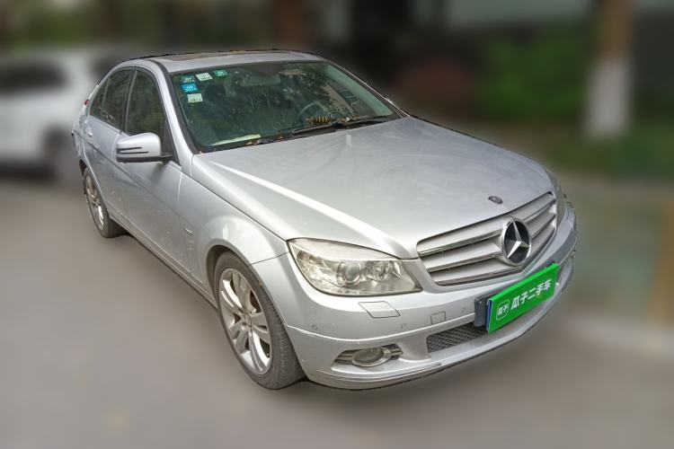 Used Mercedes-Benz C-Class 2010 C 200 CGI Fashion Model Front Right 45 Deg