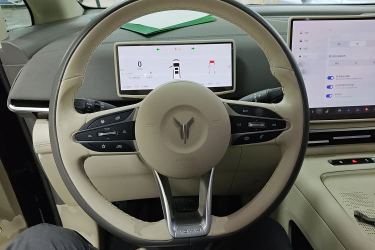 Used VOYAH Dream 2025 PHEV Four-Wheel Drive Excellence Kunpeng Edition Steering Wheel