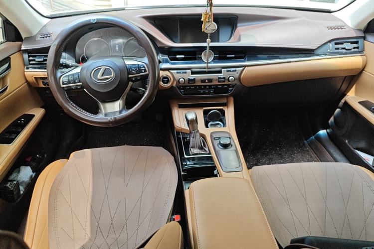 Used Lexus ES 2015 300h Comfort Edition
