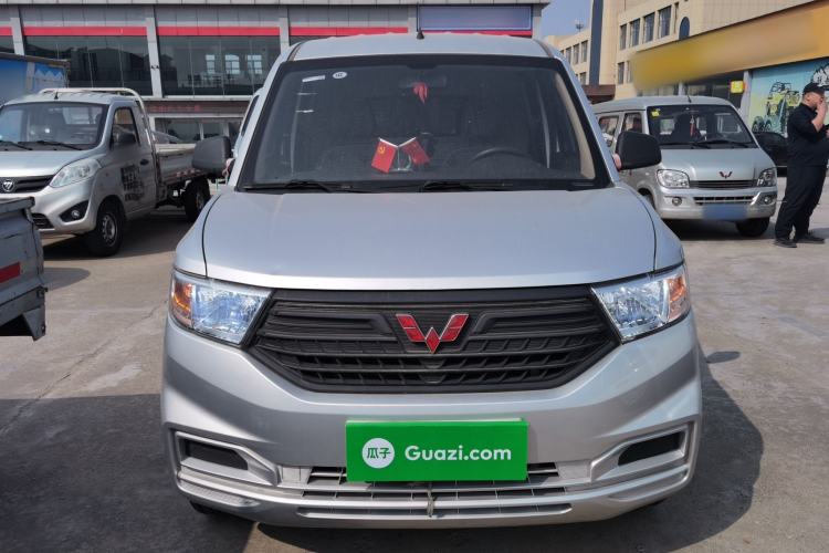 Used Wuling Hongguang V 2022 1.5L Jingqu Edition Enclosed-Window Vehicle with Electric Power Steering LAR
