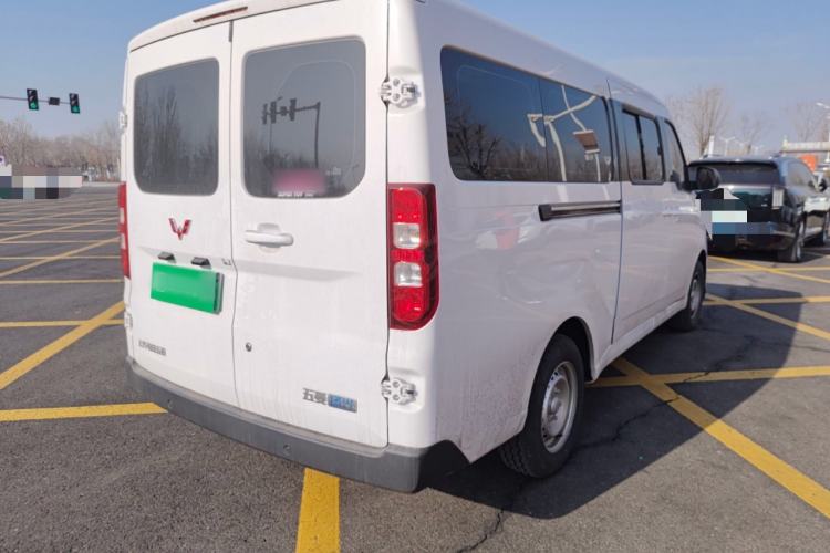 Used Wuling Yangguang 2024 300KM Comfort Version Passenger Van 75kW