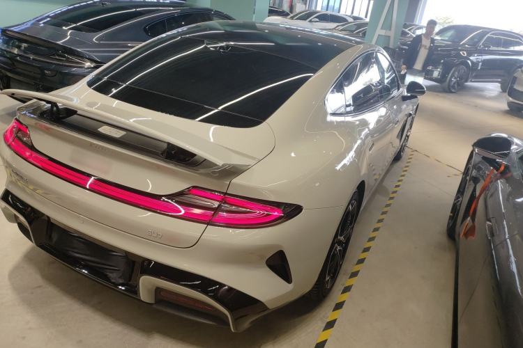 Used Xiaomi Auto SU7 2024 Four-Wheel Drive Ultra-Long Range Advanced Intelligent Driving Max Edition