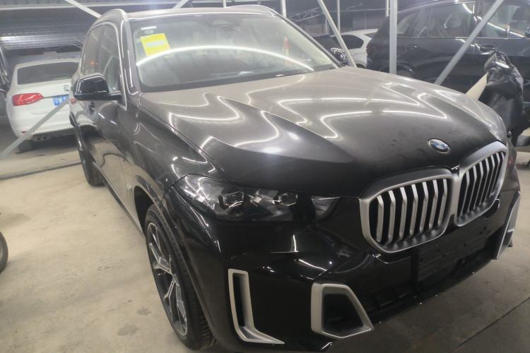 Used BMW X5 2023 xDrive 30Li Luxury M Sport Package Exterior 2