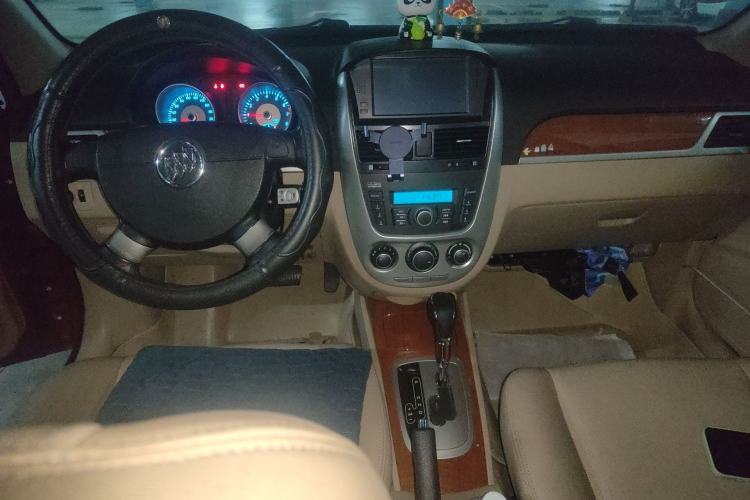 Used Buick Excelle 2013 1.5L Automatic Luxury Model Center Console