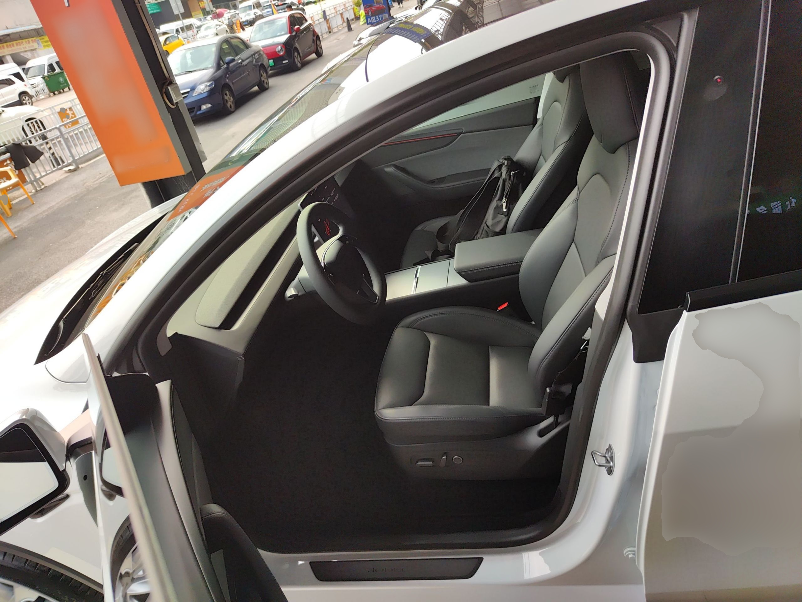 Переднее сиденье в автомобиле