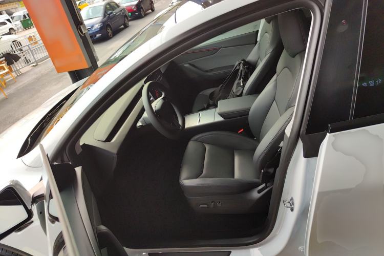 Used Tesla Model Y 2025 Rear-Wheel-Drive Version
