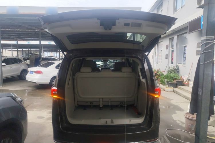 Used Buick GL8 2021 Land Cruiser Executive 652T Premium Model