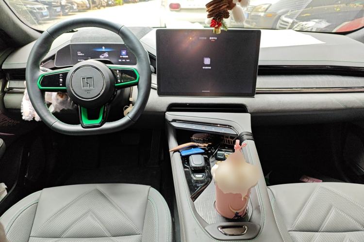 Used Zeekr 001 2023 WE Edition 100 kWh Center Console