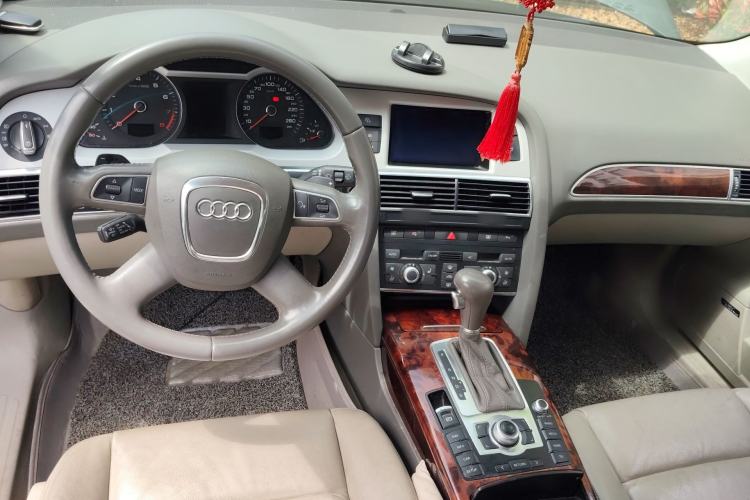 Used Audi A6L 2010 2.4L Comfort Edition Center Console