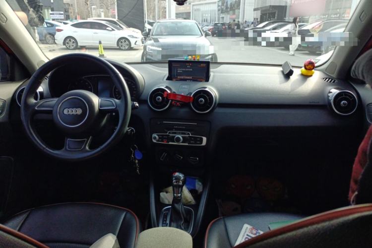 Used Audi A1 2016 30 TFSI Sportback Design Fashion Edition Center Console