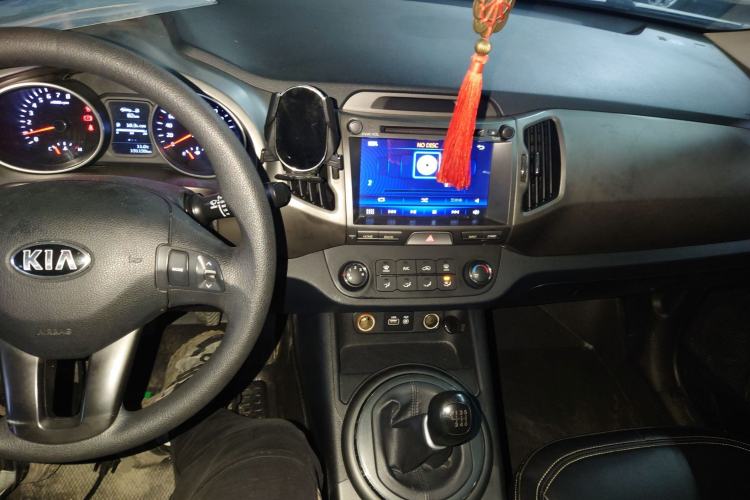 Used Kia Sportage R 2015 2.0L Manual Two-Wheel Drive GL Model Center Console