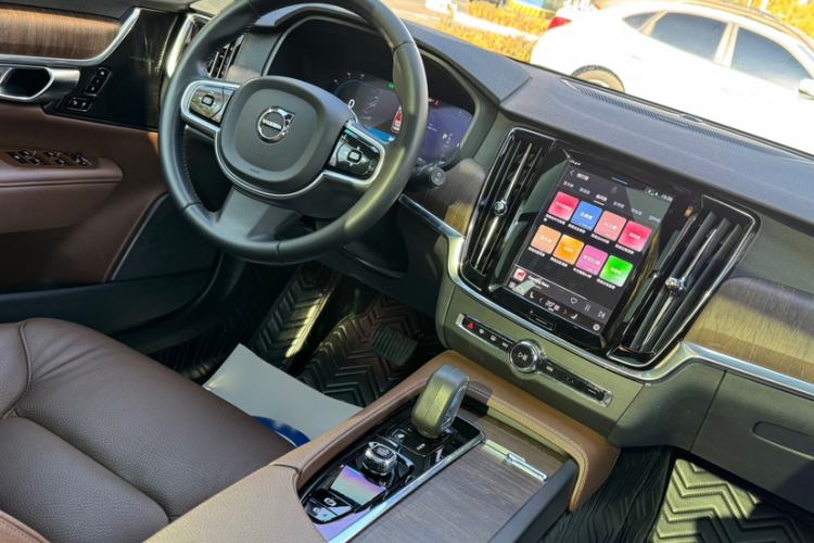 Used Volvo V90 2022 Cross Country B5 AWD Smart Range Edition