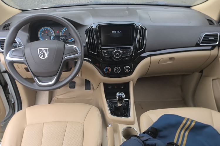 Used Baojun 730 2014 1.5L manual Comfort ESP version 7 seats
