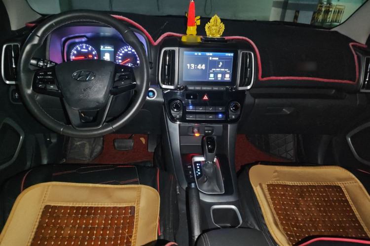 Used Hyundai ix35 2019 2.0L Automatic 2WD Zhiyong·Changxiang Edition China V Standard Center Console