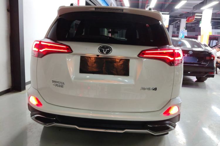 Used Toyota RAV4 2016 2.0L CVT Two-Wheel Drive Fashion Edition China V Standard