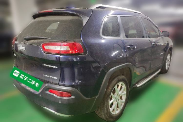 Used Jeep Cherokee 2017 2.0L Superior Edition
