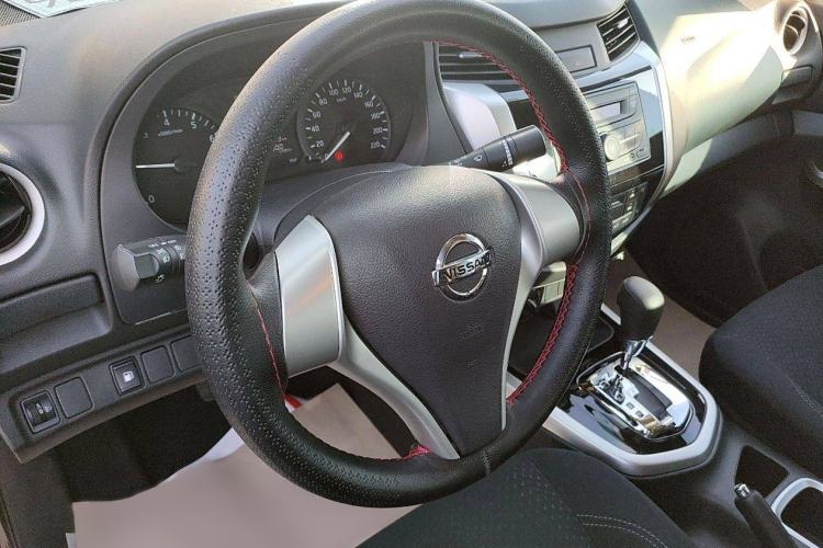 Used Nissan Navara 2017 2.5L Automatic 4x4 Luxury Edition QR25
