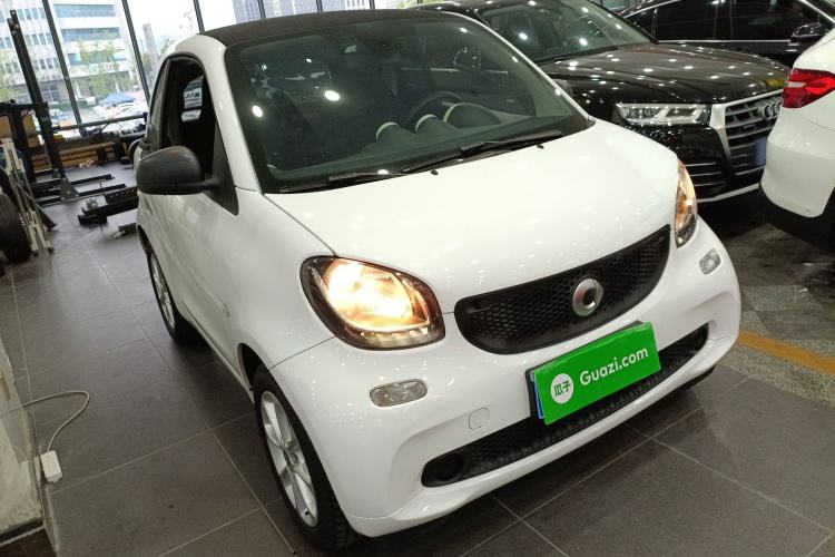 Used smart fortwo 2018 1.0L 52kW Hardtop Dynamic Version China V Front Right 45 Deg