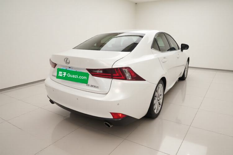 Used Lexus IS 2015 200T Leading Edition
