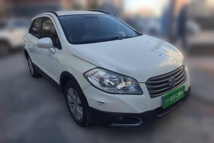 Used Suzuki S-Cross 2014 1.6L CVT Two-Wheel Drive Entry Model Front Right 45 Deg