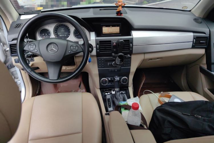 Used Mercedes-Benz GLK-Class 2011 GLK 300 4MATIC Fashion Model Center Console