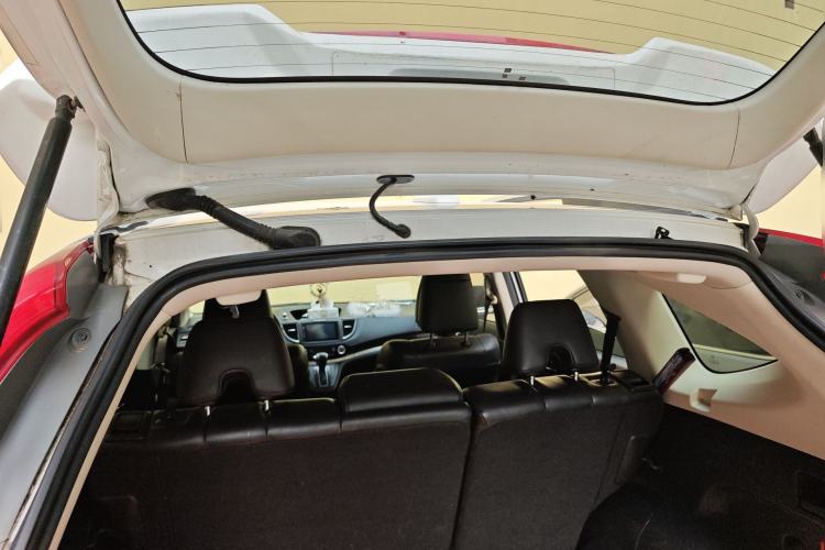 Used Honda CR-V 2015 2.4L two-wheel drive luxury version Trunk