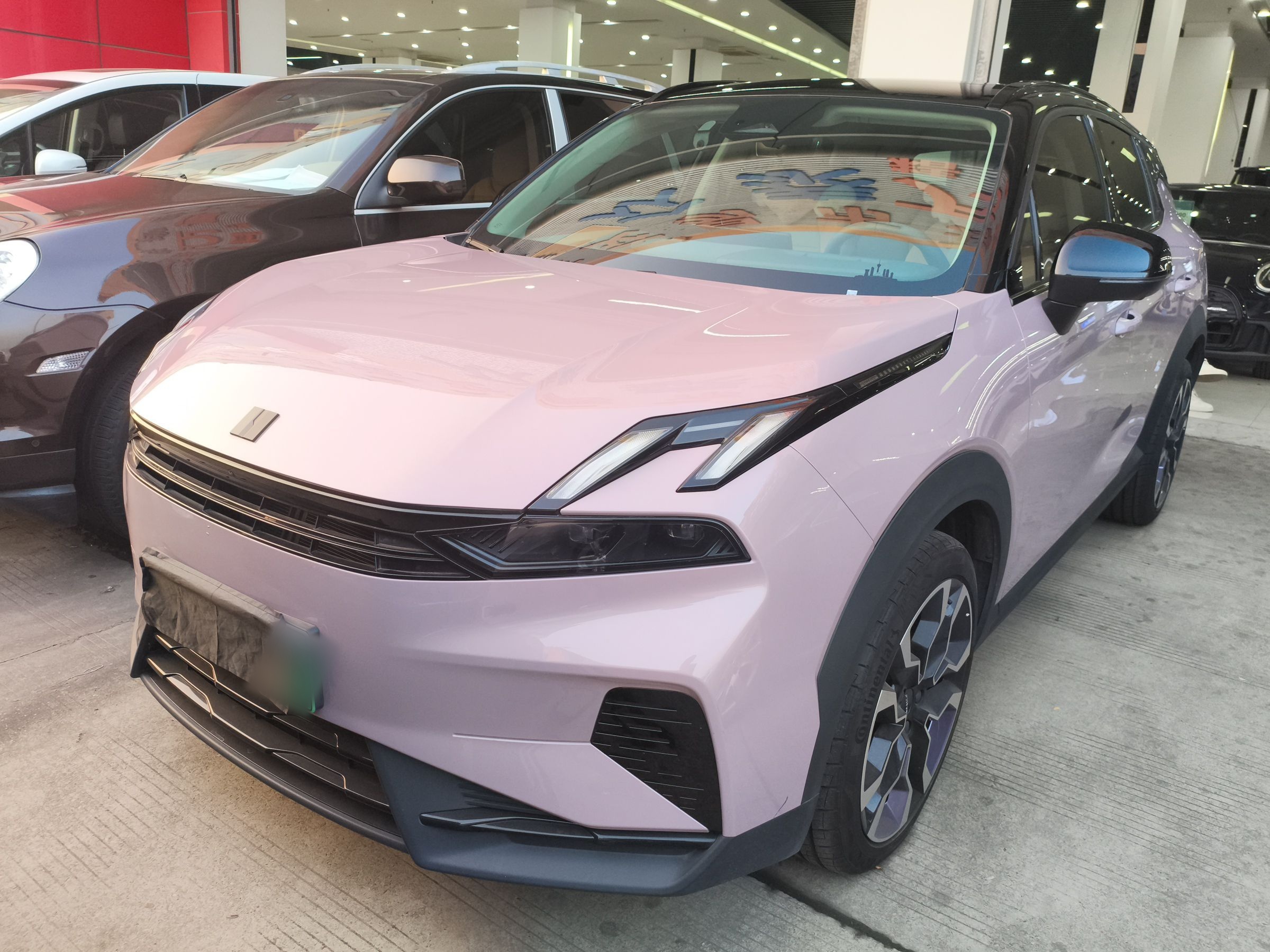 Под передней частью автомобиля