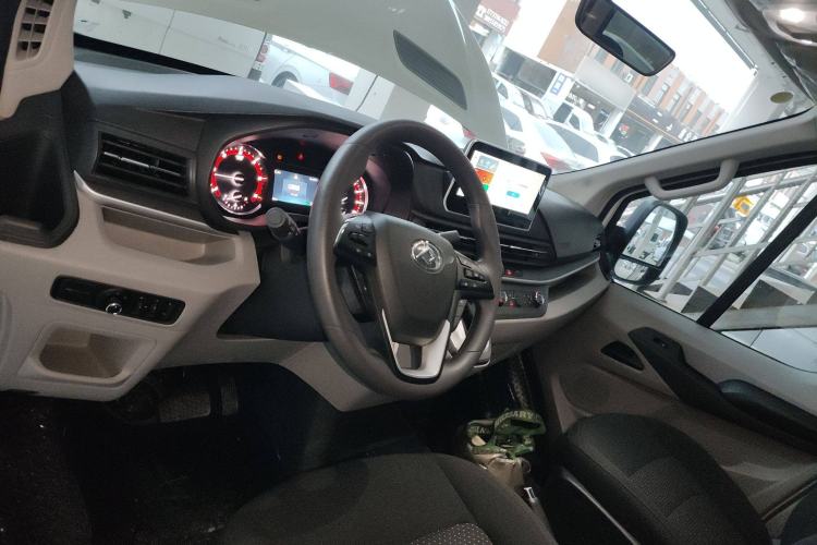 Used SAIC MAXUS Xintu V90 2022 2.0T Automatic Zhiyun King Rear-Drive Long Wheelbase High-Roof Design with Single Rear Tire—6/7 Seater
