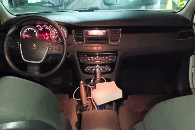 Used Peugeot 508 2013 2.0L 2nd Anniversary Edition with Automatic Sunroof – Classic Version Center Console