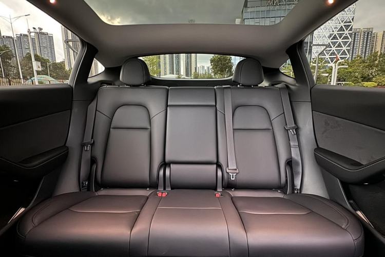 Used Tesla Model Y 2024 Rear-Wheel-Drive Version Interior 7