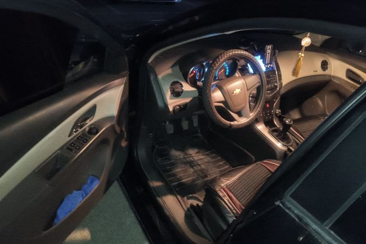 Used Chevrolet Cruze 2015 1.5L Classic SE MT Driver Seat