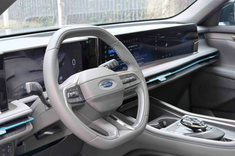 Used Ford Edge 2023 Ford Explorer L 2.0T EcoBoost Two-Wheel Drive 7-Seater Luxury Model
