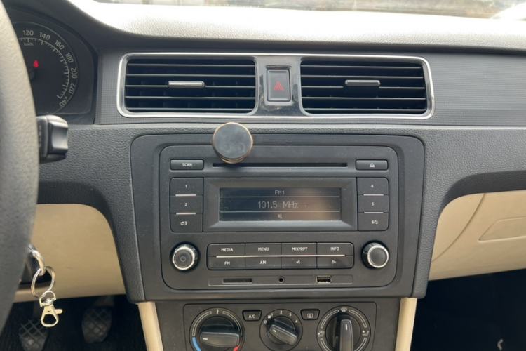 Used Skoda Rapid 2015 1.6L Manual Smart Selection Model