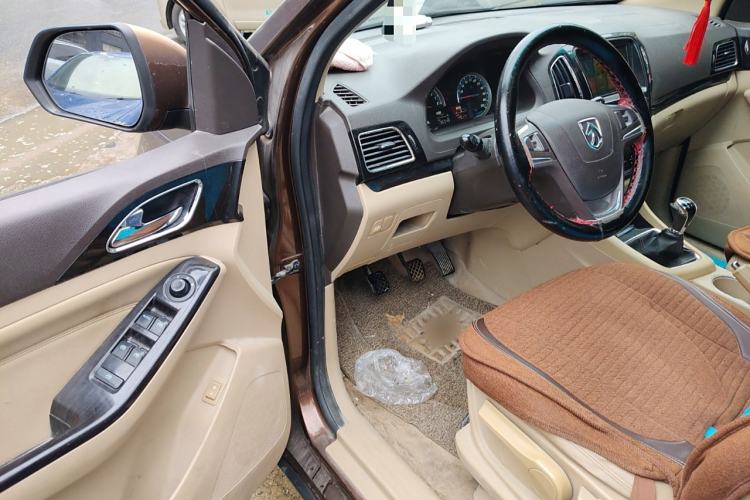 Used Baojun 730 2014 1.5L manual luxury trim 7 seats