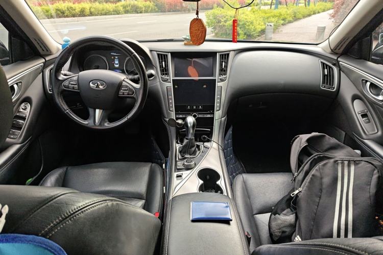 Used Infiniti Q50L 2015 2.0T Enjoyment Edition Center Console