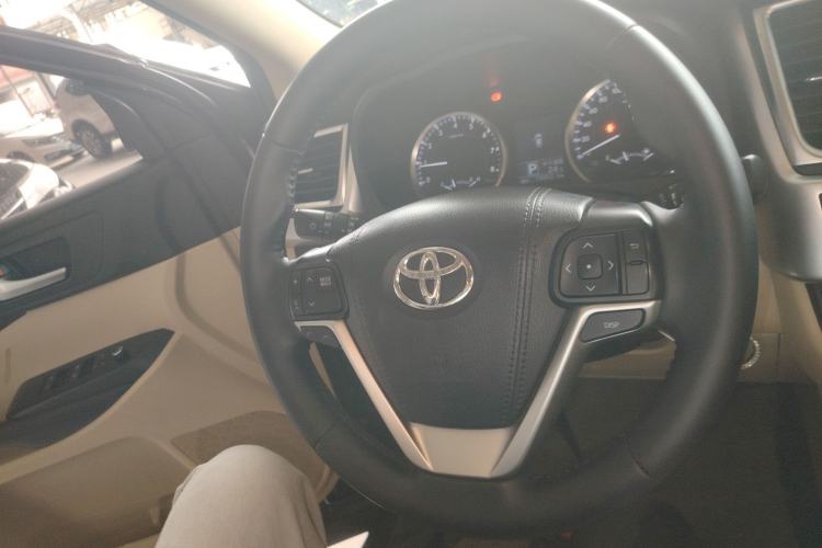 Used Toyota Highlander 2018 2.0T Two-Wheel Drive Elite Version 5 Seats China VI Standard Steering Wheel