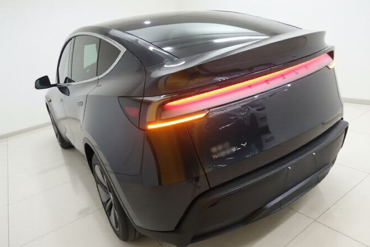 Used Tesla Model Y 2025 Rear-Wheel-Drive Version