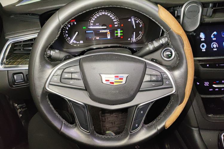 Used Cadillac XT5 2016 28T Four-Wheel Drive Luxury Model Steering Wheel