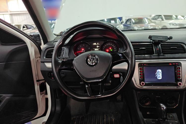 Used Volkswagen Lavida 2015 1.6L Automatic Comfort Edition Steering Wheel