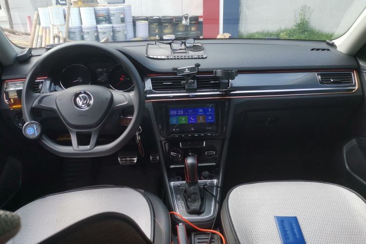 Used Volkswagen C-TREK 2017 1.6L Automatic Comfort Model Center Console