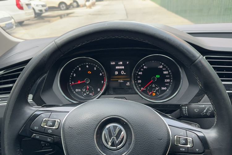 Used Volkswagen Tiguan L 2019 330TSI Automatic Two-Wheel Drive Panoramic Comfort Edition China VI Standard
