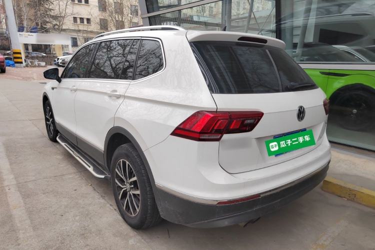 Used Volkswagen Tiguan L 2017 330TSI Automatic Two-Wheel Drive Luxury Edition Exterior 2