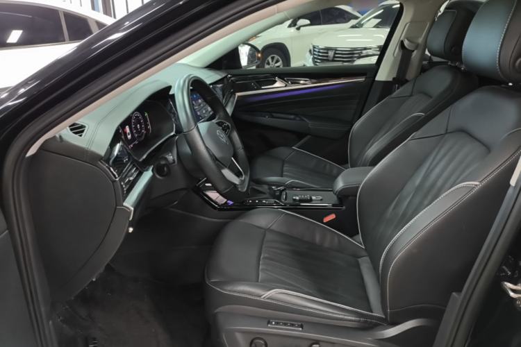 Used Volkswagen Passat 2023 330TSI Starry Luxury Edition
