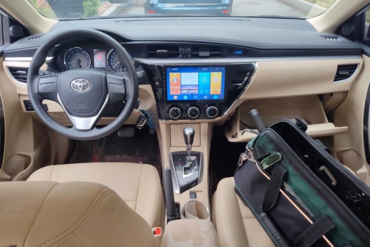 Used Toyota Corolla 2014 1.6L CVT GL-i Center Console