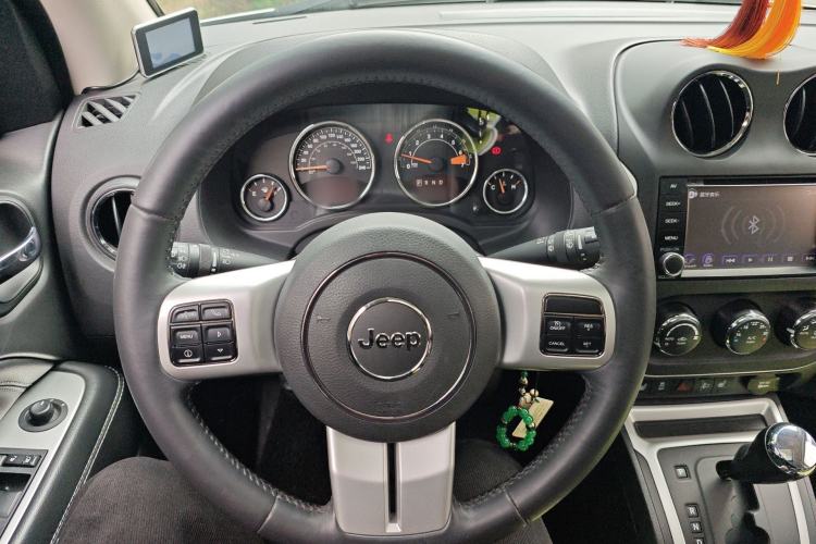Used Jeep Compass 2013 2.0L two-wheel drive luxury version
