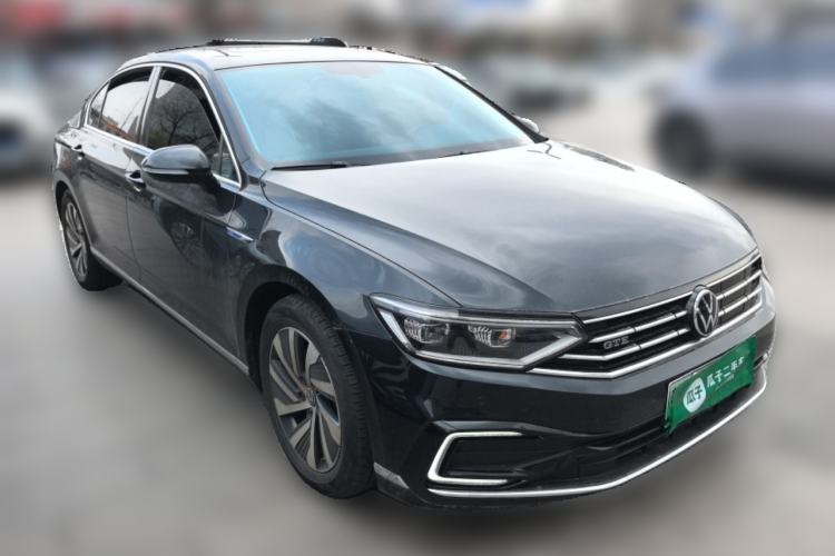 Used Volkswagen Magotan GTE Plug-in Hybrid 2022 GTE Luxury Model Front Right 45 Deg