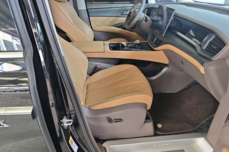 Used Denza D9 2022 DM-i 970 Four-Wheel Drive Prestige Model
